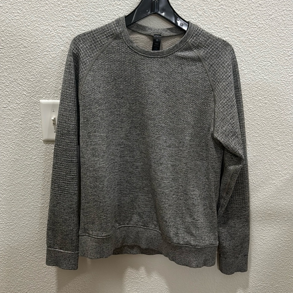 Like new lululemon Engineered Warmth Long-Sleeve Crew size Me. Gull grey color.